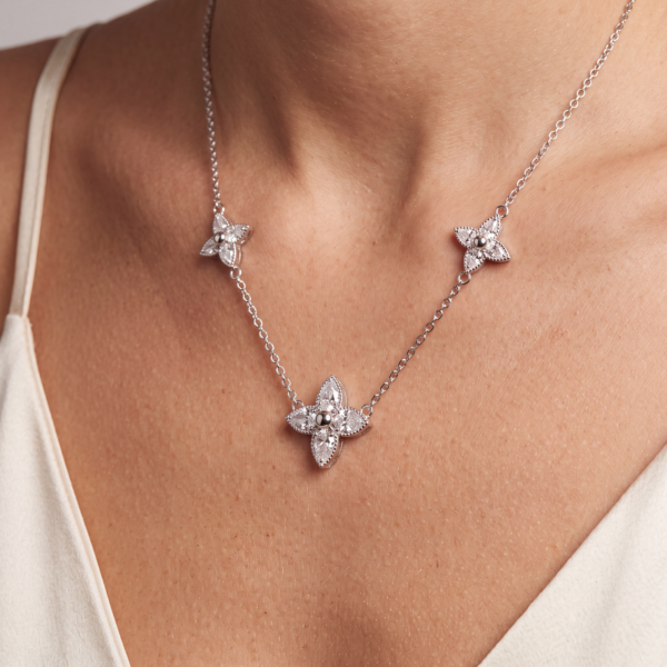 Kette „Elada“ mit 3er-Blüte aus 925 Sterling Silber & Zirkonia