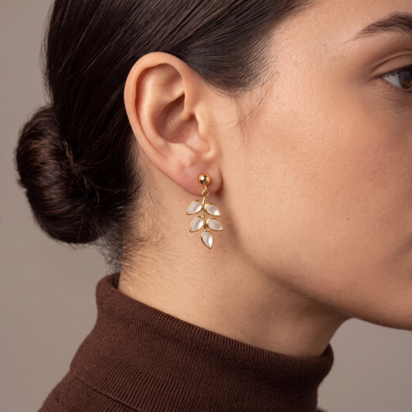 Alternative view of Ohrringe "Olivia" aus 925 Sterling Silber, goldplattiert mit Perlmutt