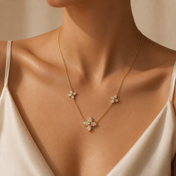 Kette „Elada“ mit 3er-Blüte aus 925 Sterling Silber, goldplattiert & Zirkonia