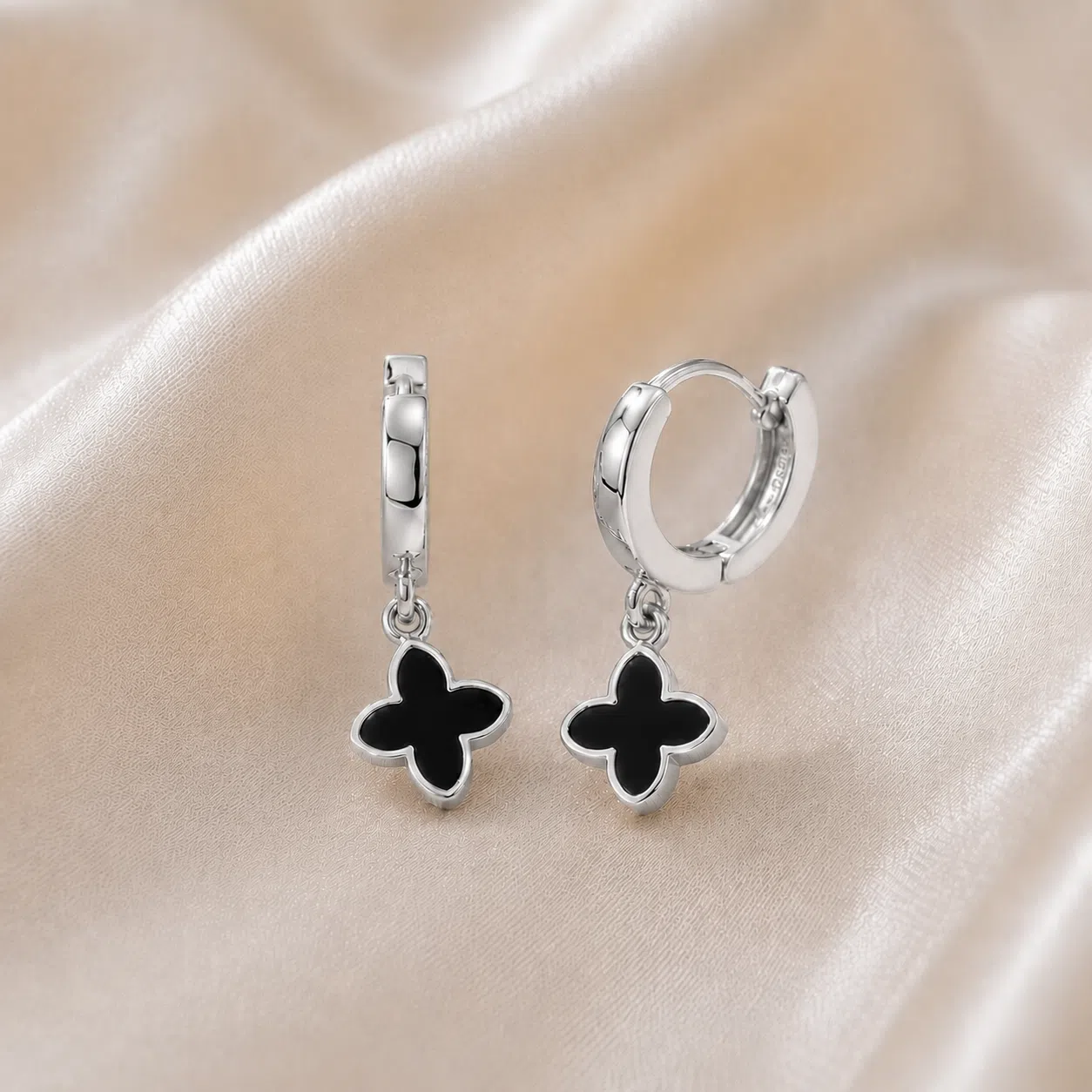 Klappcreolen "Coslada" aus 925er Sterling Silber mit Onyx