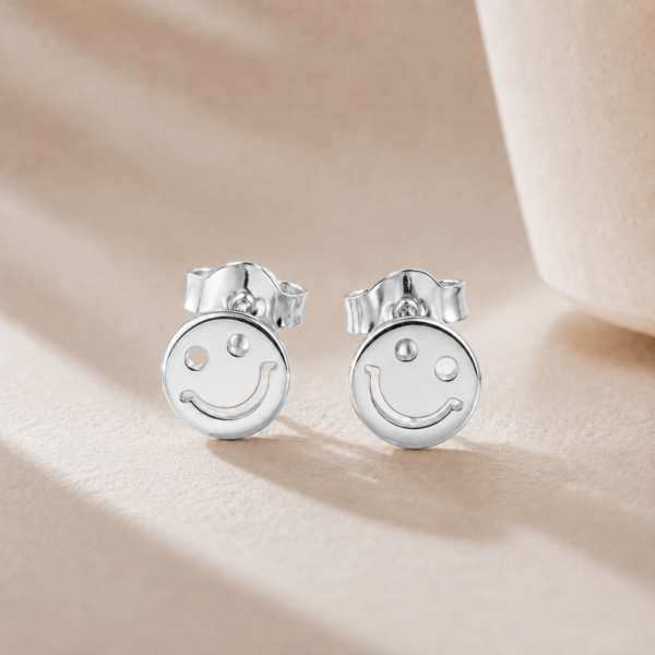 Smiley-Ohrstecker aus 925er Sterling Silber mit edlem Glanz