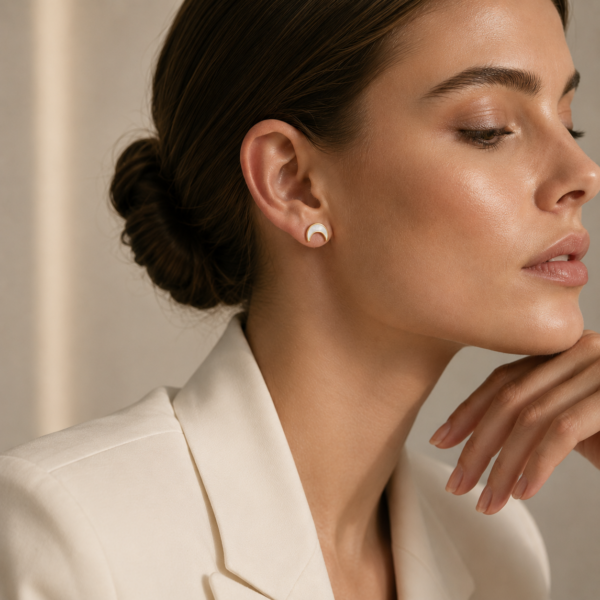Ohrstecker „Luna“ mit Perlmutt aus 925er Sterling Silber, goldplattiert
