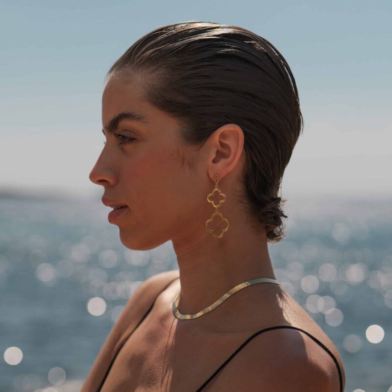 Alternative view of Ohrringe „Samantha“ mit 3er-Blütenmotiv aus 925er Sterling Silber, goldplattiert