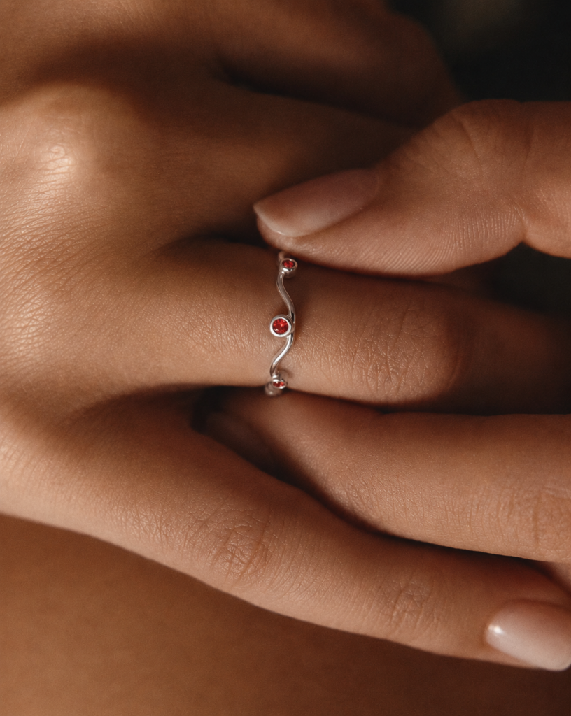 Ring "Senta" aus 925er Sterling Silber mit rotem Zirkonia