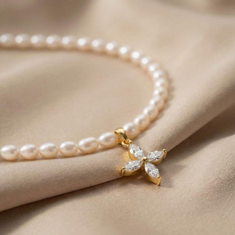 Kugelkette „Eleni“ mit Süßwasserperlen aus 925er Sterling Silber, goldplattiert