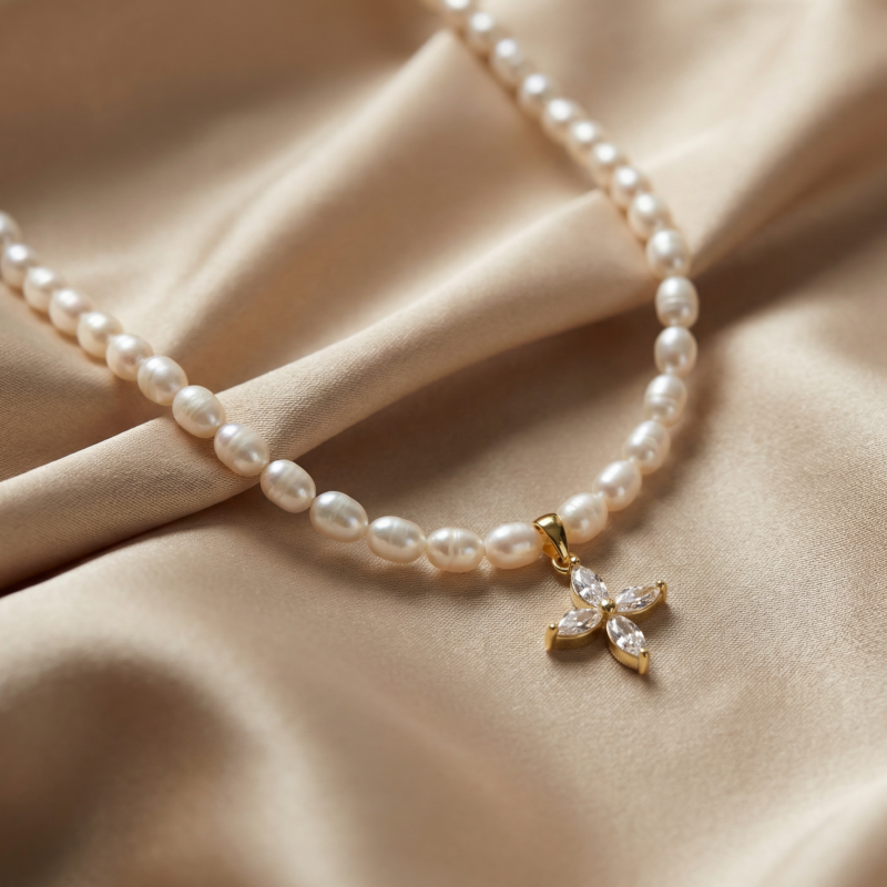 Alternative view of Kugelkette „Eleni“ mit Süßwasserperlen aus 925er Sterling Silber, goldplattiert