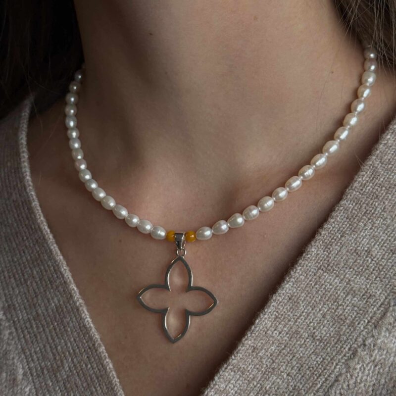 Alternative view of Kugelkette „Coslada No. 2“ mit Süßwasserperlen aus 925er Sterling Silber