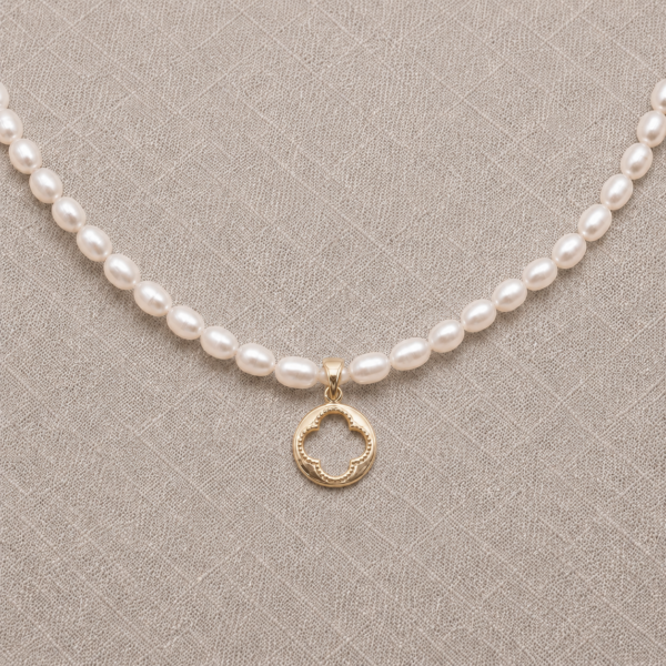 Kugelkette „Paros“ mit Süßwasserperlen aus 925er Sterling Silber, goldplattiert