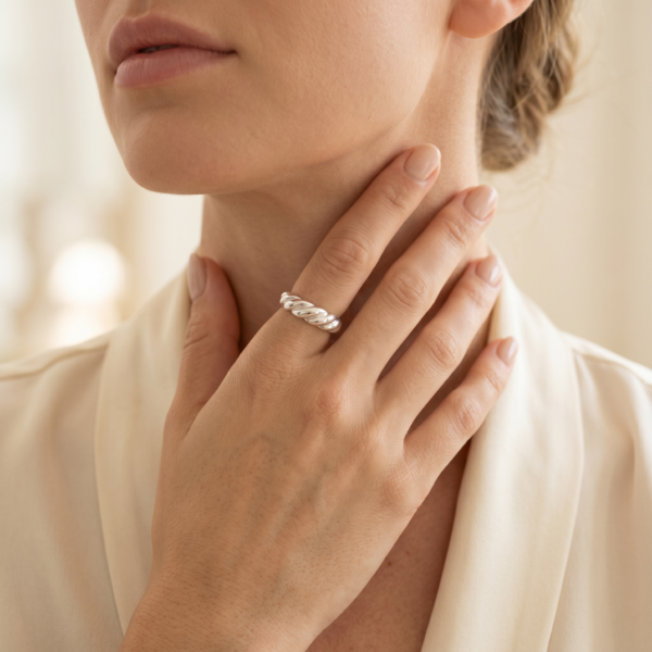Alternative view of Ring „Melania“ aus 925er Sterling Silber