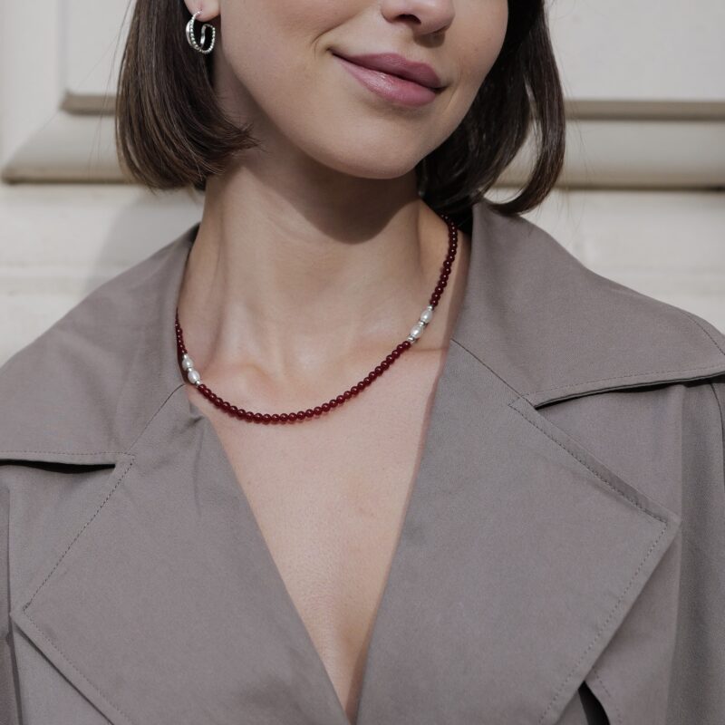 Alternative view of Perlen-Kugelkette „Ignis“ mit Edelstein aus 925er Sterling Silber