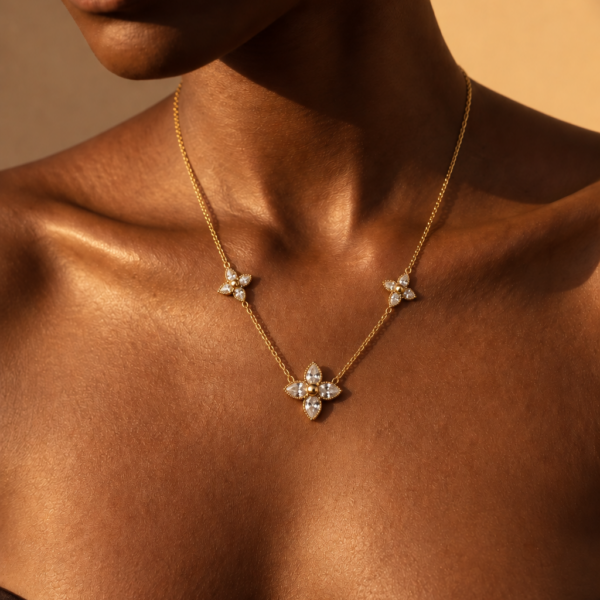 Kette „Elada“ mit 3er-Blüte aus 925 Sterling Silber, goldplattiert & Zirkonia
