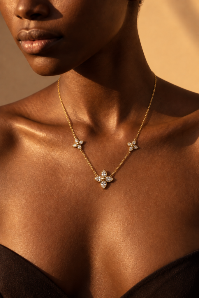 Kette „Elada“ mit 3er-Blüte aus 925 Sterling Silber, goldplattiert & Zirkonia