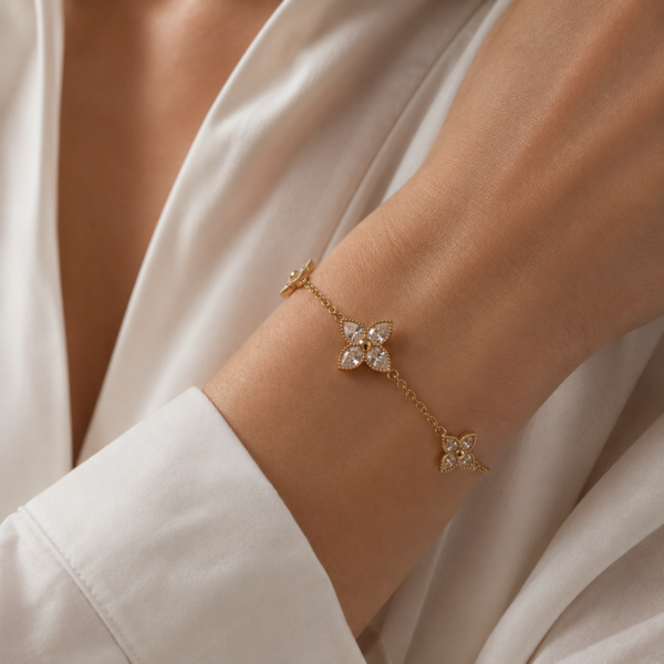 Alternative view of Armband „Elada“ mit 3er-Blüte aus 925 Sterling Silber, goldplattiert & Zirkonia